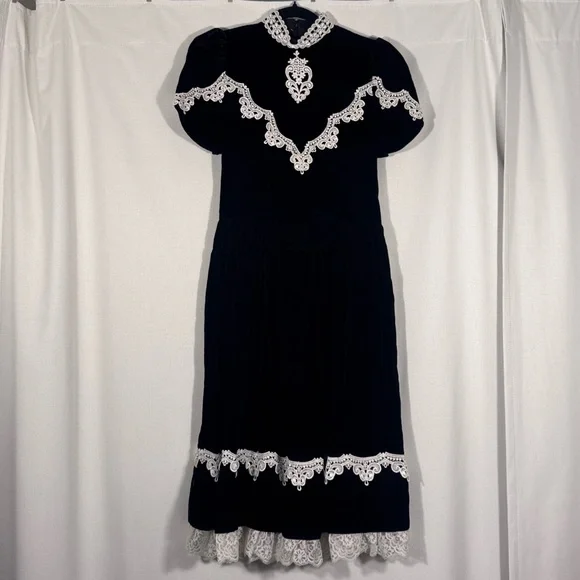 lace scalloped dress Cinderella Divine main image 1